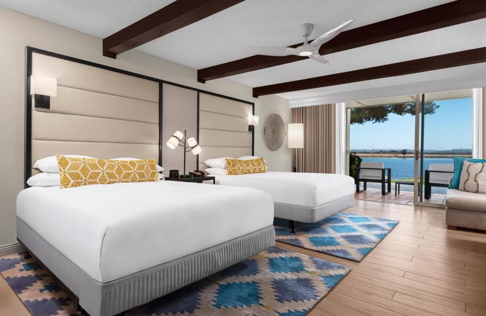 Queen Room with Sea View interior